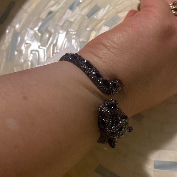 NWTBetsey Johnson Snow Leopard Cougar Black Grey Hematite Hinged Bangle Bracelet - Picture 4 of 13